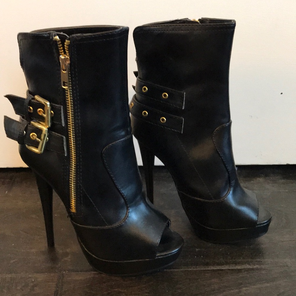 Gorgeous peep toe heels sz 6